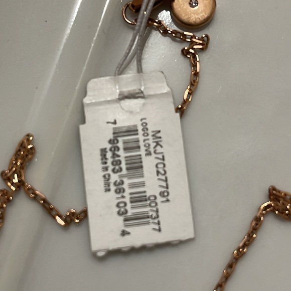 Michael Kors necklace, Rose Gold, heart shaped pendant on 18’ chain - Picture 8 of 8
